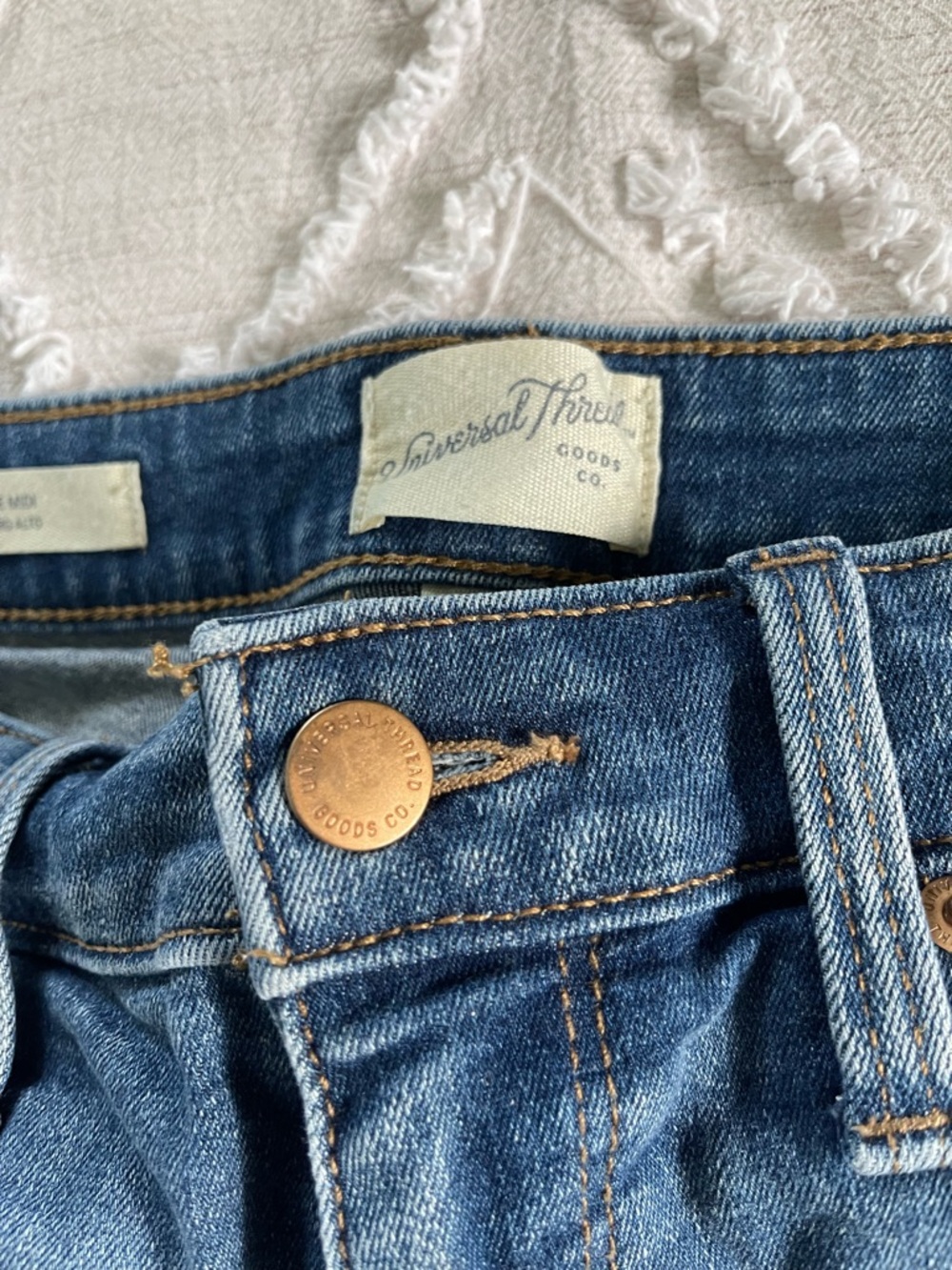 Universal Thread Denim Shorts - Picture 4 of 8